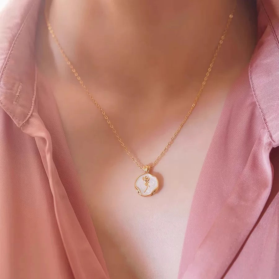 M109Woman necklace