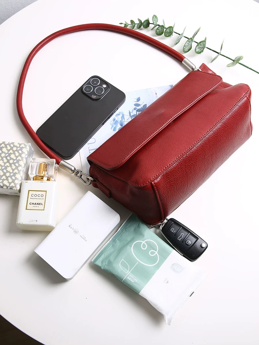 M192Woman handbag
