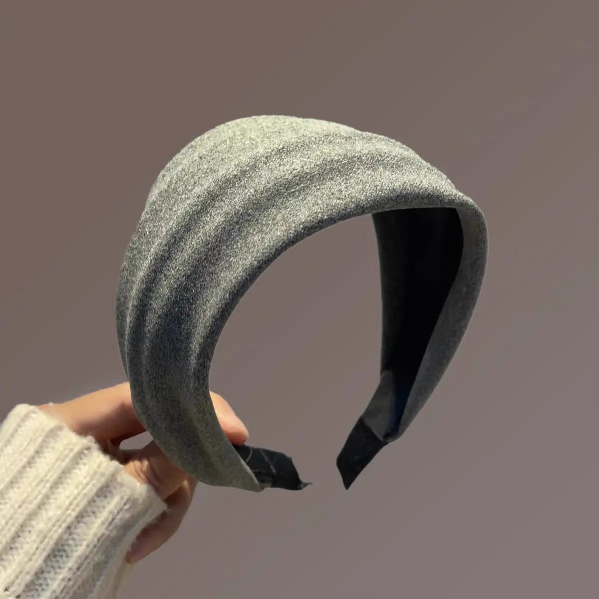 M147Woman hairband