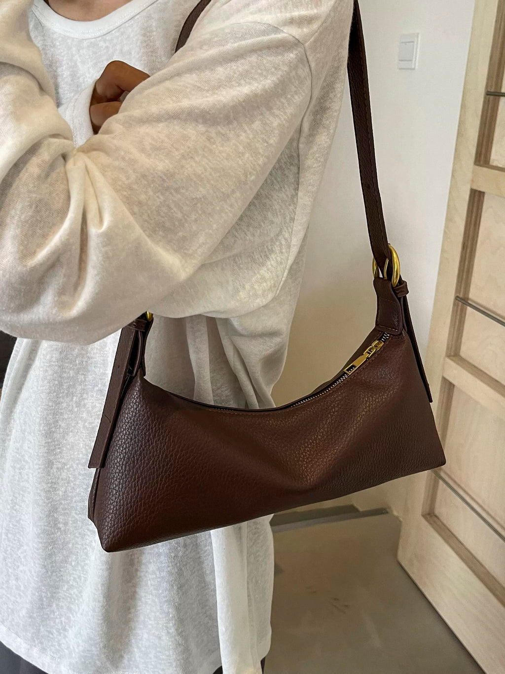 M099Woman handbag