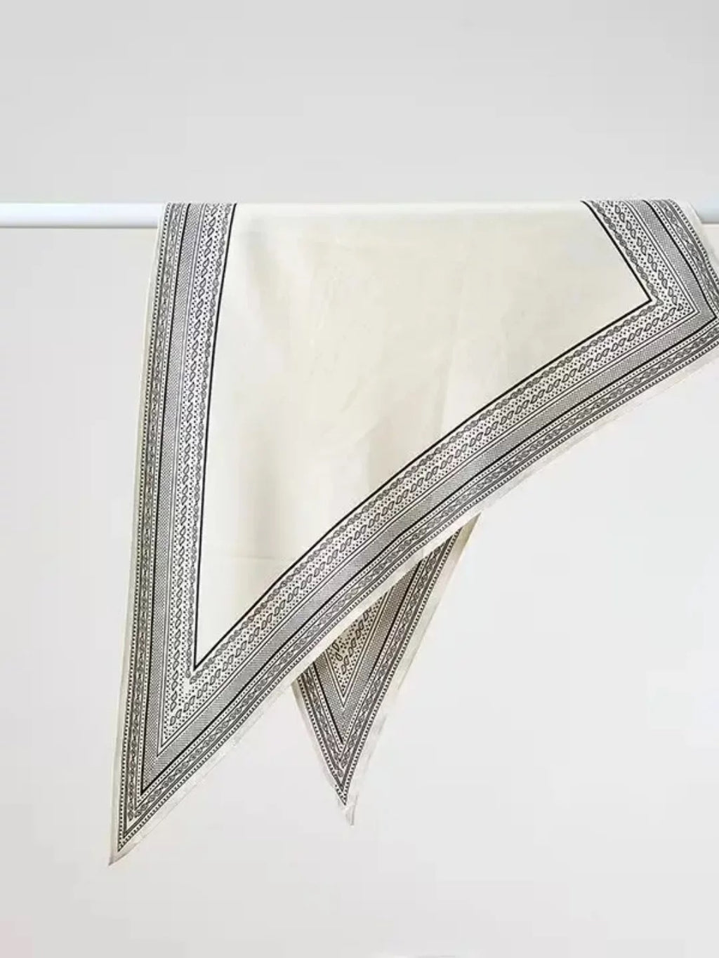 M167Classic scarf