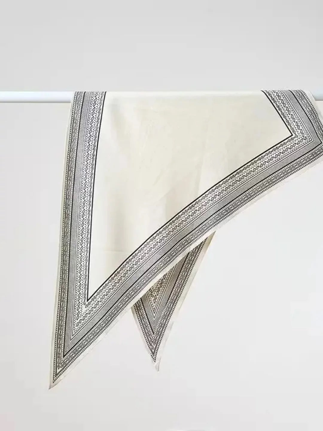 M167Classic scarf