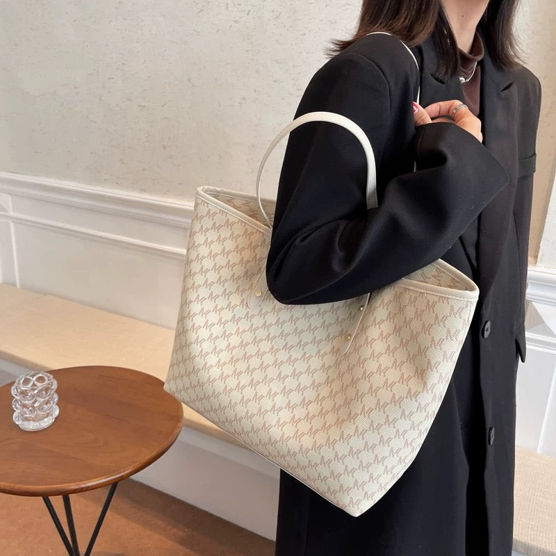 M100Woman tote bag