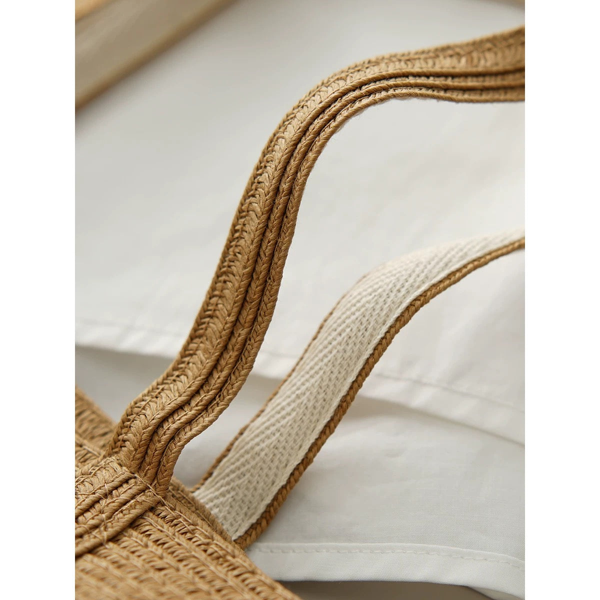 M085Hand-woven bag