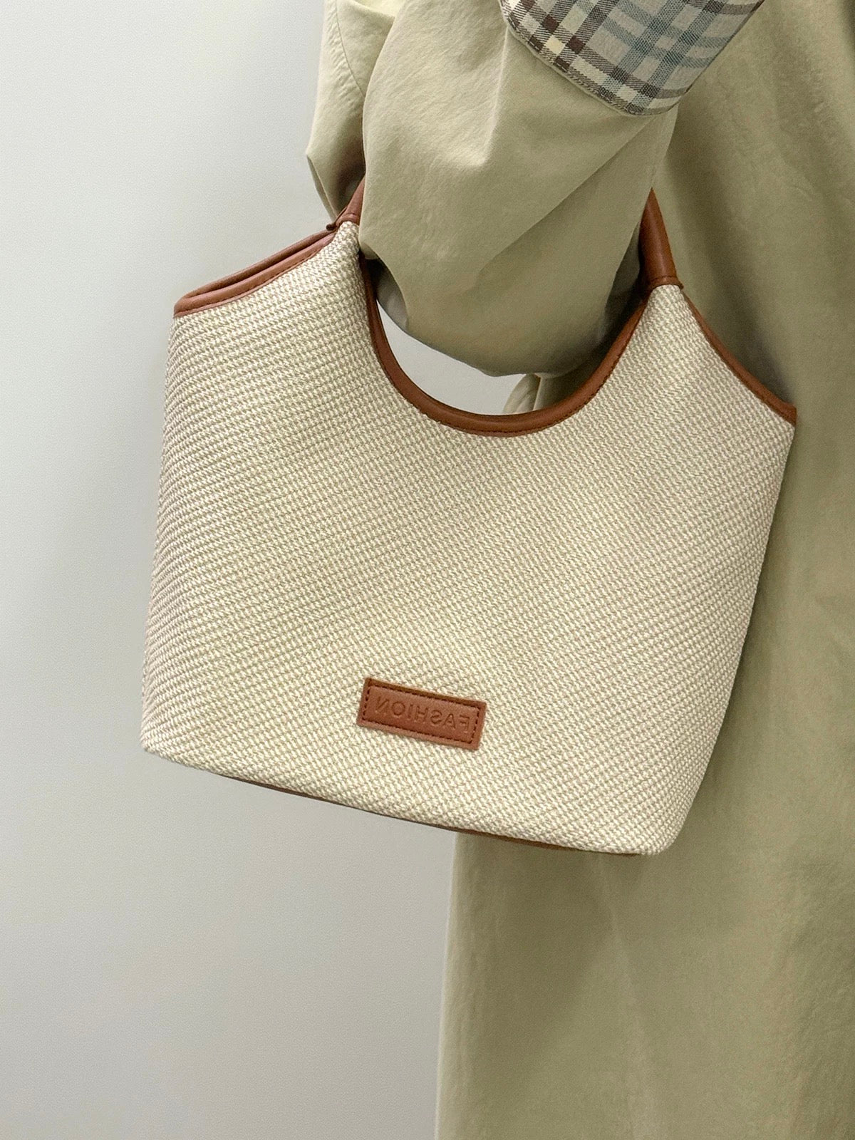 M064 woman handbag