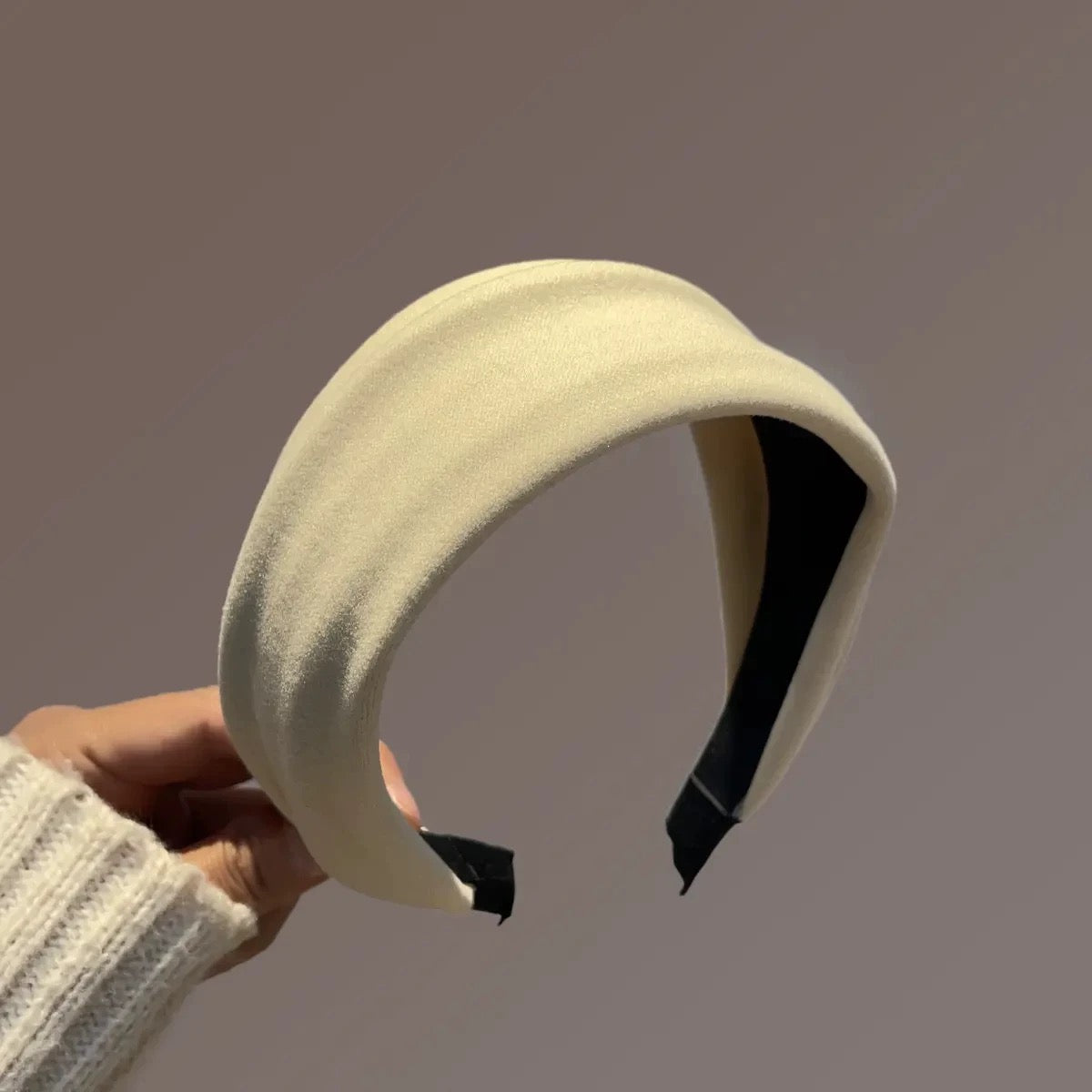 M147Woman hairband