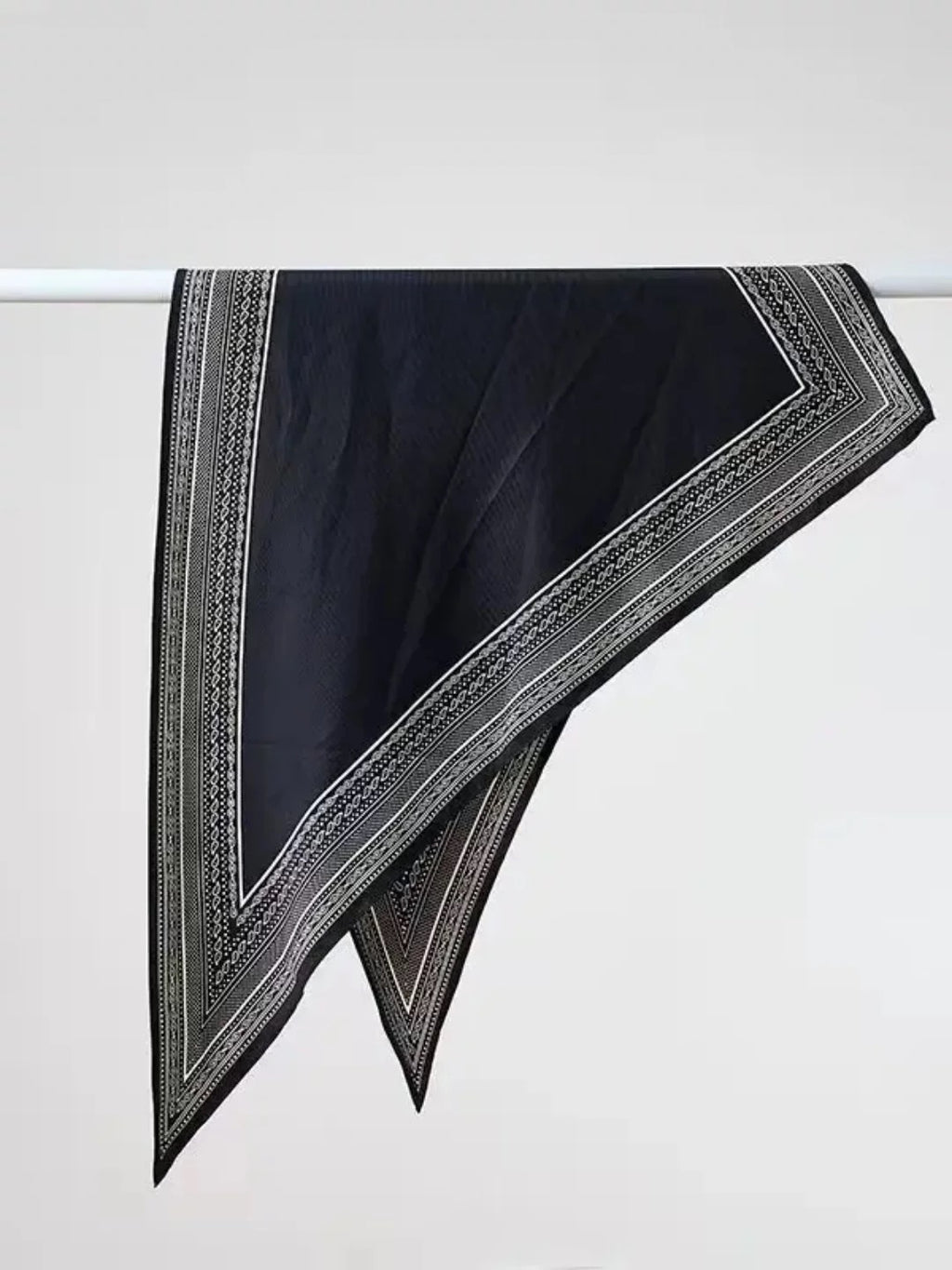 M167Classic scarf