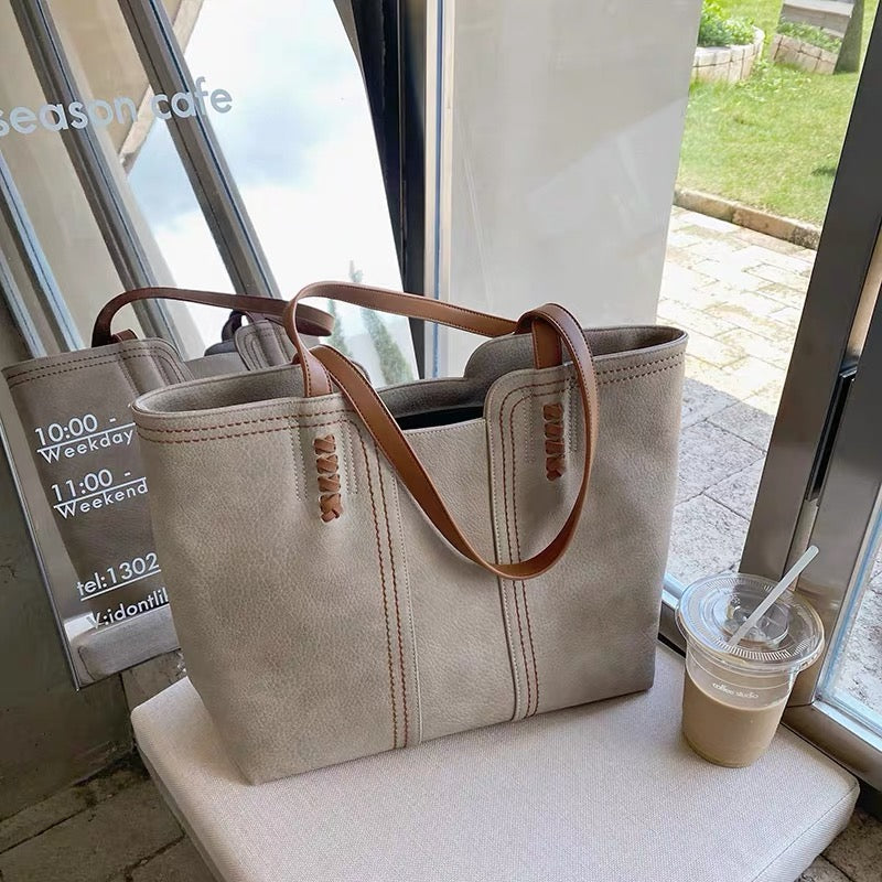 M159Classic handbag