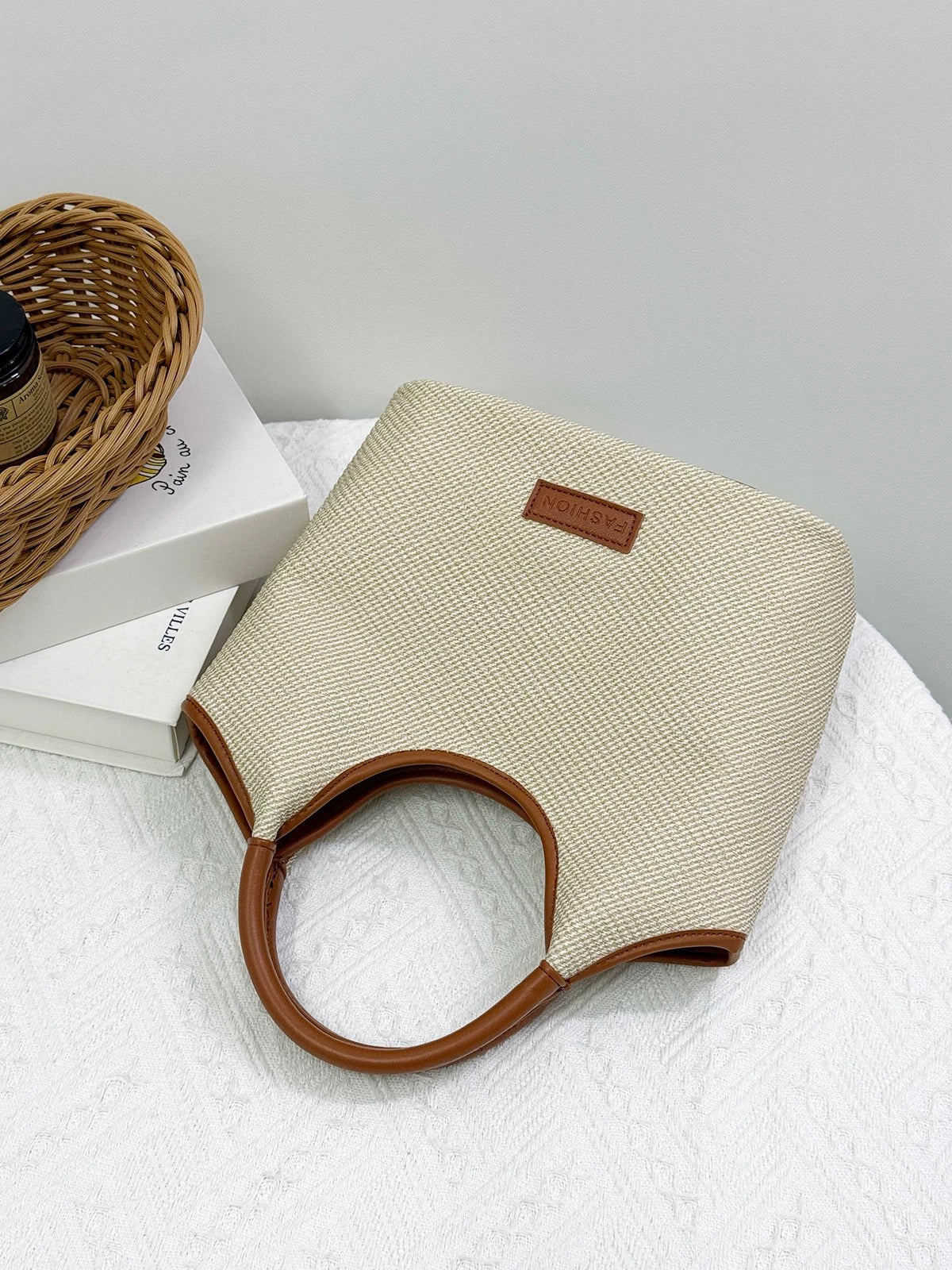 M064 woman handbag