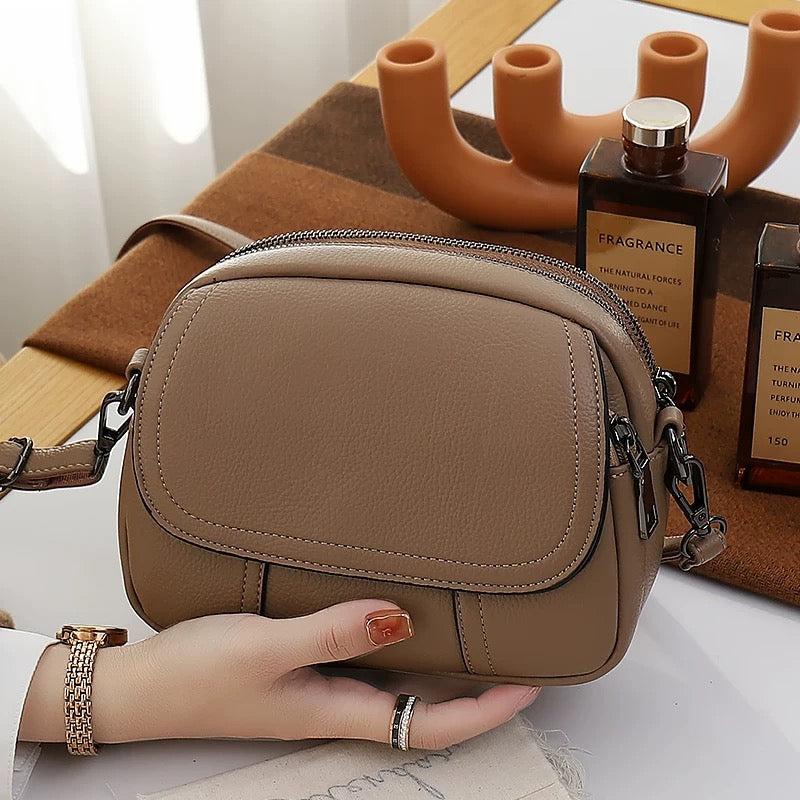 M181Classic messenger bag