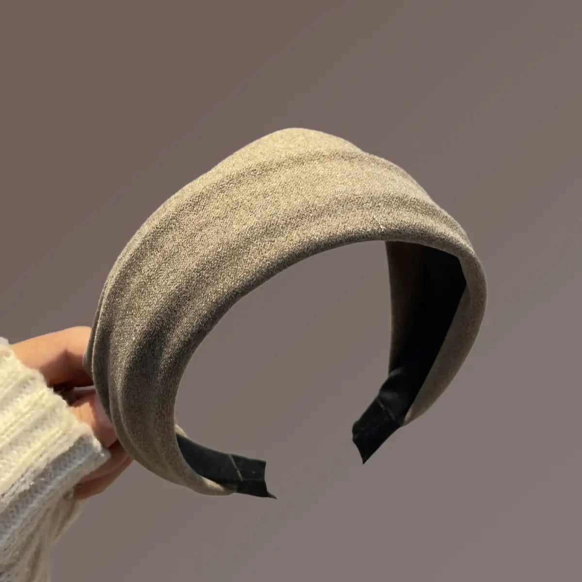 M147Woman hairband