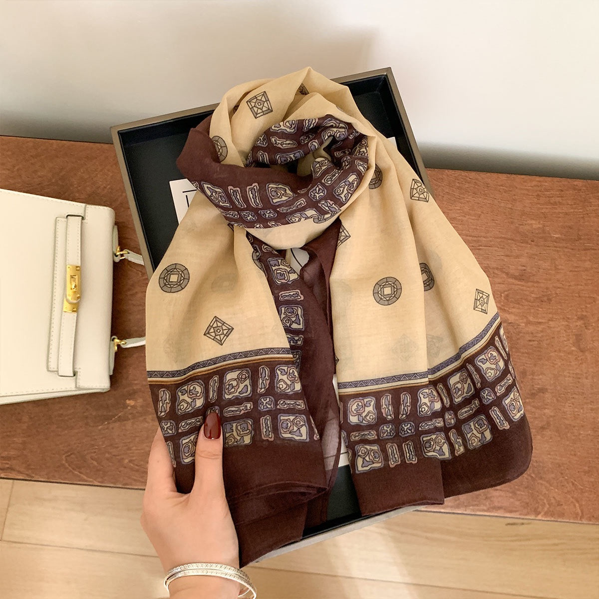 M389 Stylish women's oversized scarf