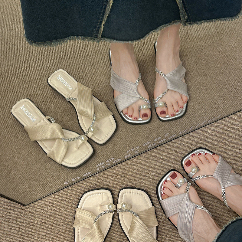M093Fashion slippers