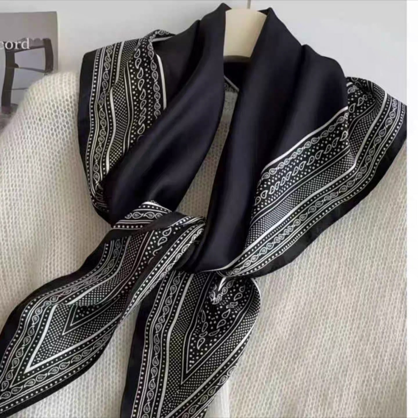 M167Classic scarf