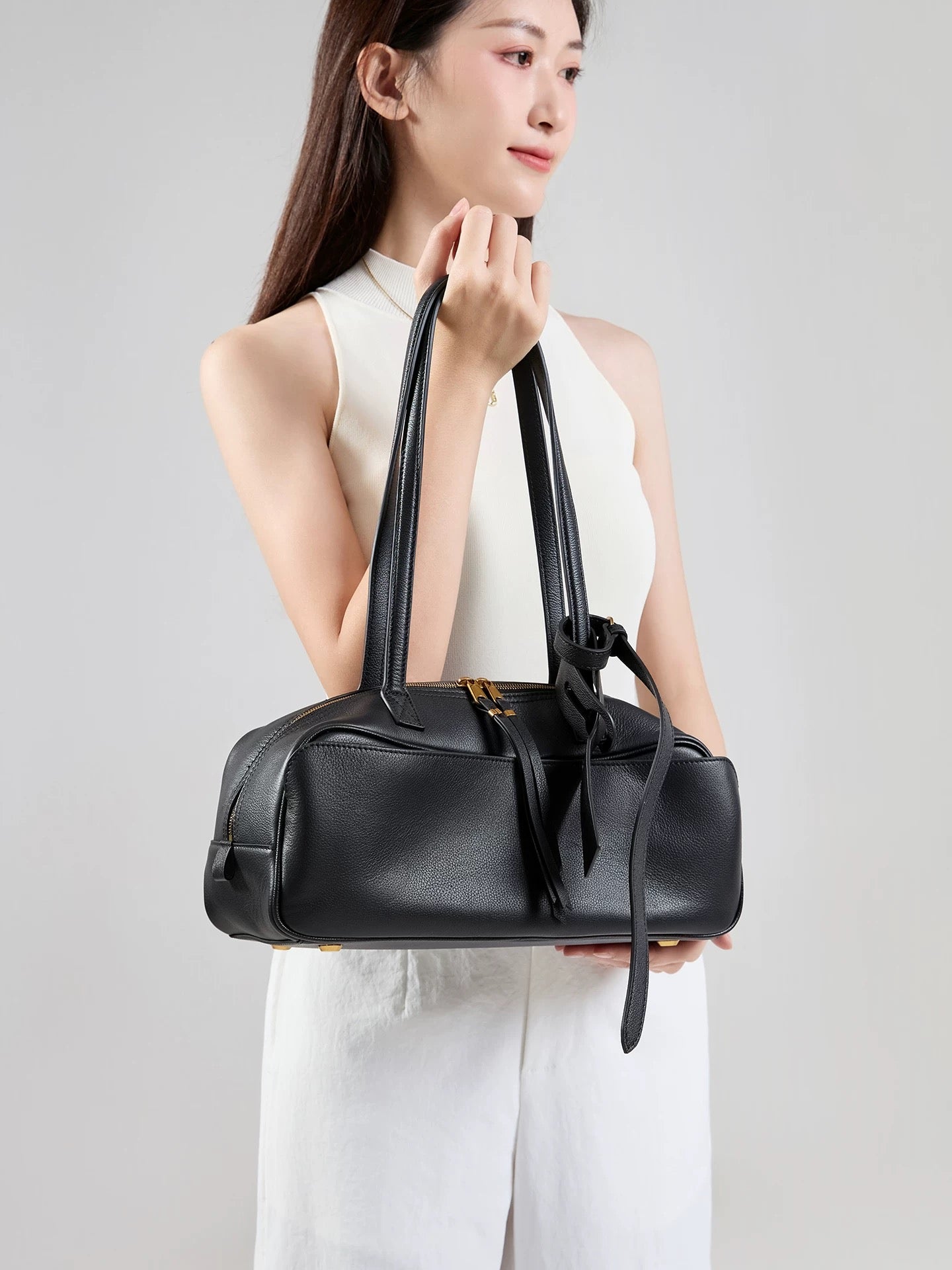 M073Woman handbag