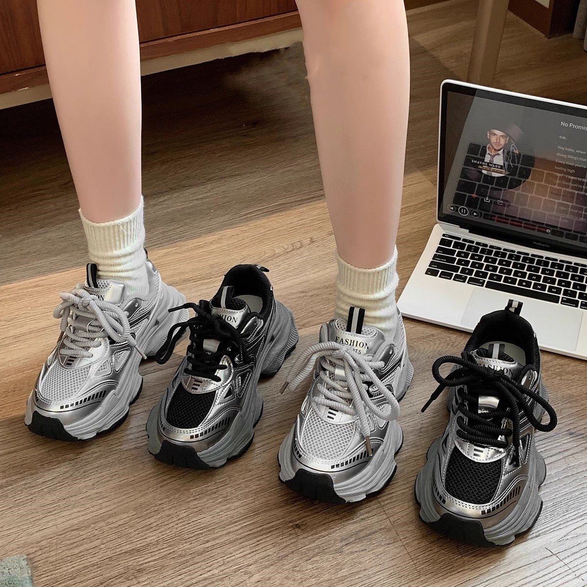 T040 Sports shoes